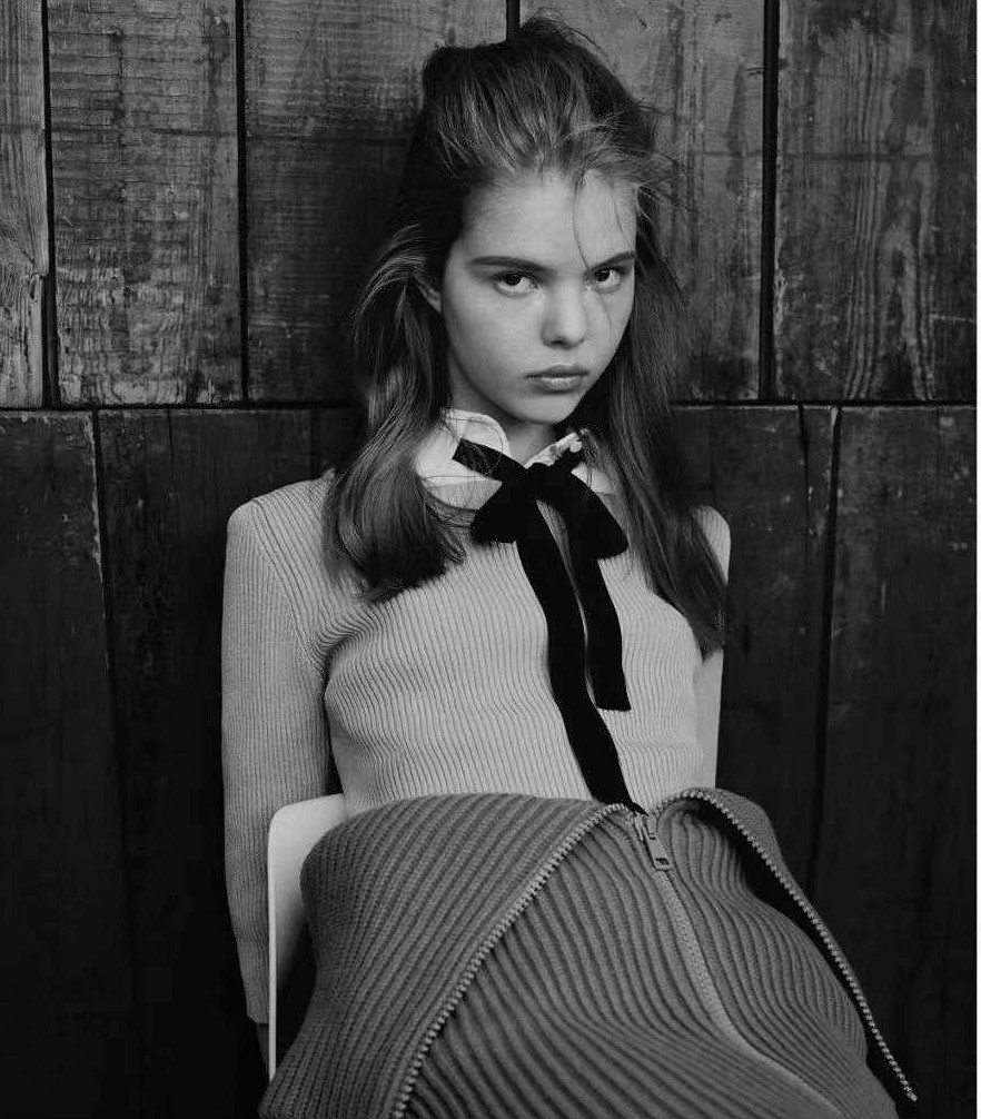 Taya Kuchinskaya portfolio photo 12